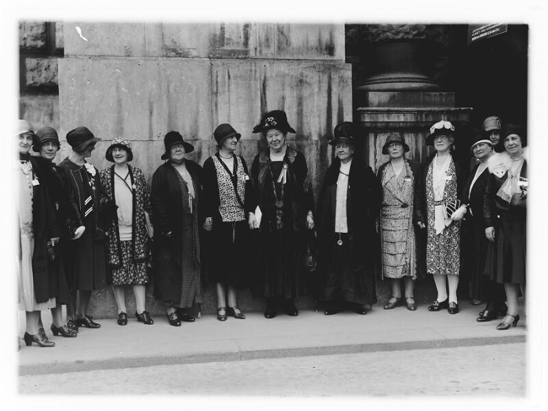 8. Fünfjahreskonferenz des Internationalen Frauenrates 1930 mit Marianne Hainisch (8. v. li.)