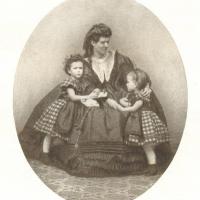 Marie Lang mit ihren Kindern